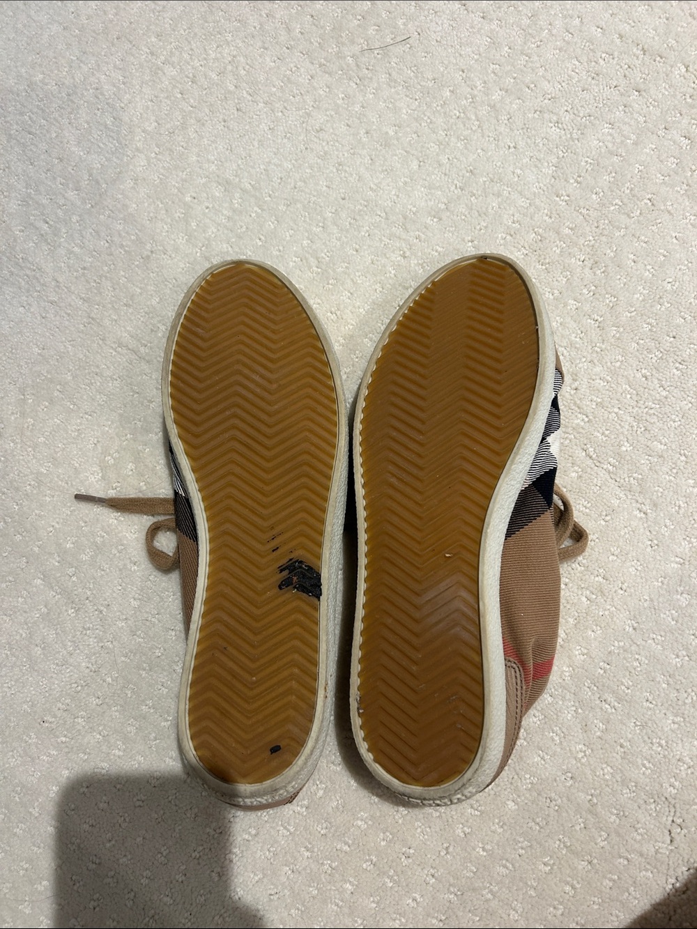 Women’s Burberry sneakers - Picture 2 of 3